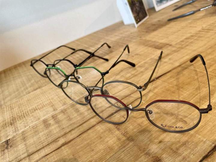 Détail de lunettes de vue à Bagard